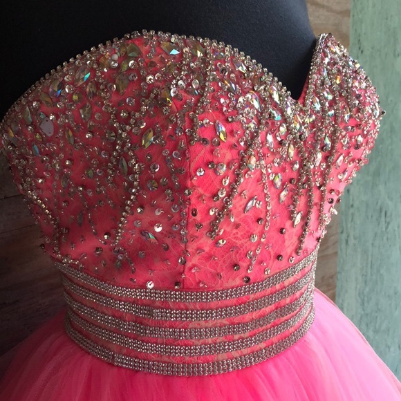 PARTY DRESS - Picture 2 of 7